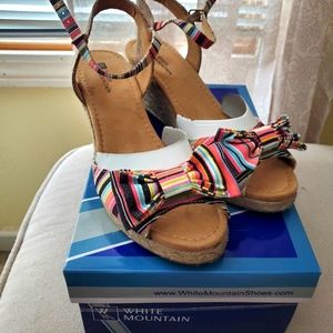 WHITE MOUNTAIN Bow on toe Wedges. Fabric, Size 8